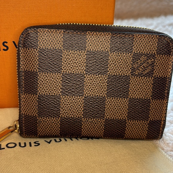 Louis Vuitton Damier Compact Wallet with Pink Interior - Picture 2 of 10